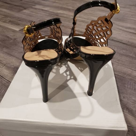 Le Chateau LUXE Shoes - Picture 5 of 6